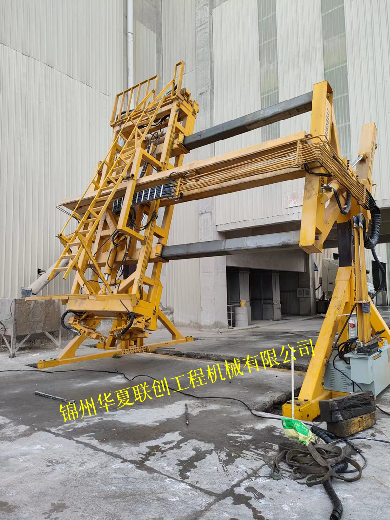 錦州華夏聯(lián)創(chuàng ) 集裝箱翻轉機.jpg